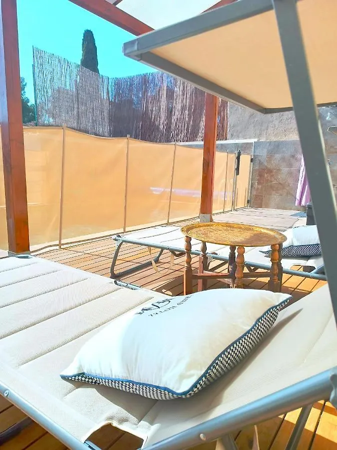 Villa House With Pool Near Park Guell Barcelona